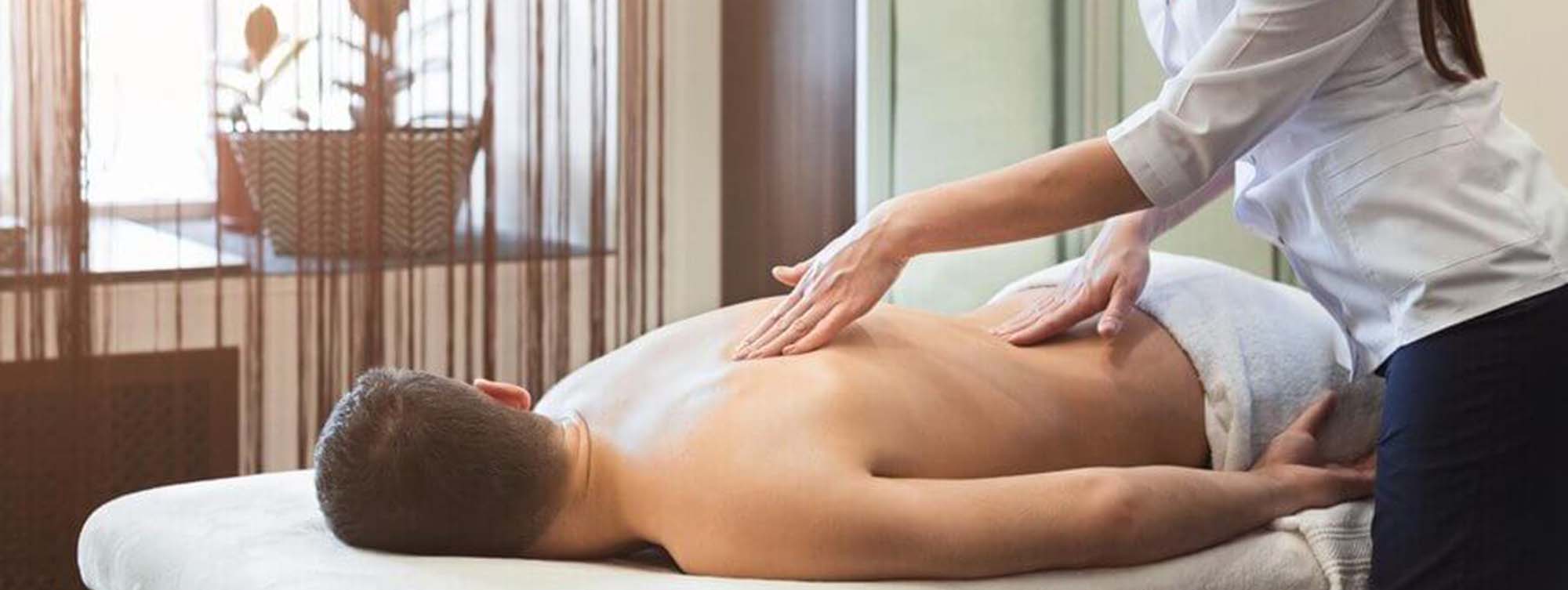 Как делать массаж спины: техника выполнения массажа в домашних условиях