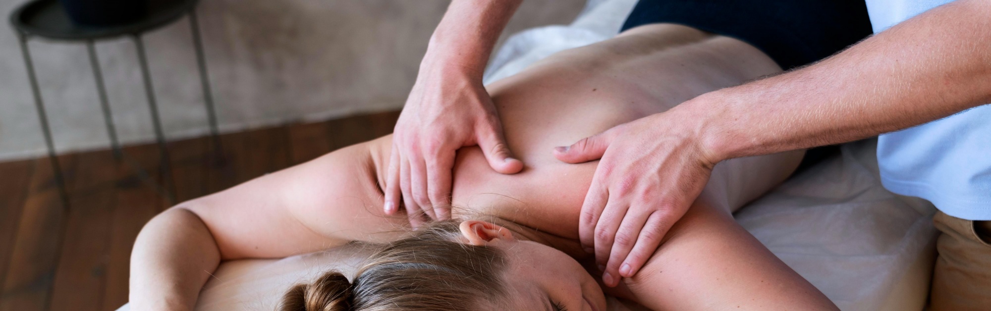 Как делать расслабляющий массаж: основные правила и техники