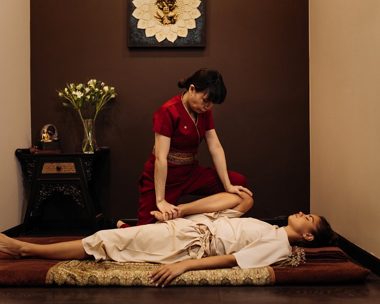 Тайский массаж превращается в горячий оральный секс в этом любительском порно видео