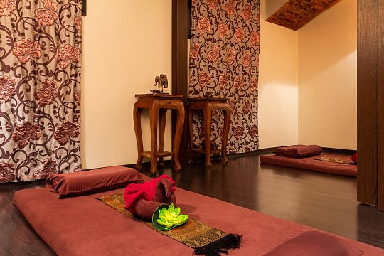 ROYAL THAI Конюшенная