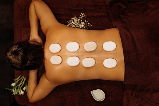 Корпоративный подарок на Новый год - стоун-программа с горячими камнями