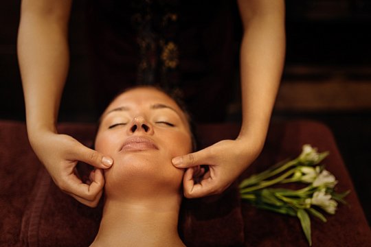 Подарочный сертификат на 8 марта маме на релакс-массаж лица